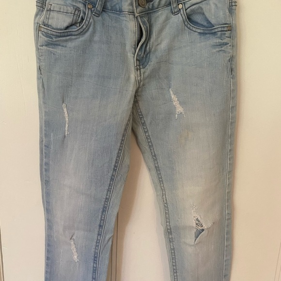 Forever 21 Distressed Light Wash Skinny Jeans - Picture 4 of 4
